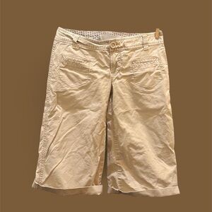 Girls vintage Cream Old Navy capri shorts. Fall 2006.